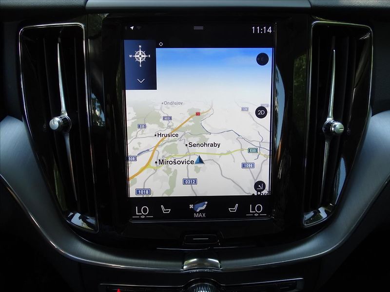 Volvo XC60 2,0 D3 Momentum MAN ČR - fotka 17 z 22