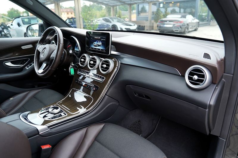 Mercedes-Benz GLC 250i 4Matic/kůže/Led/9AT/ČR - fotka 28 z 43