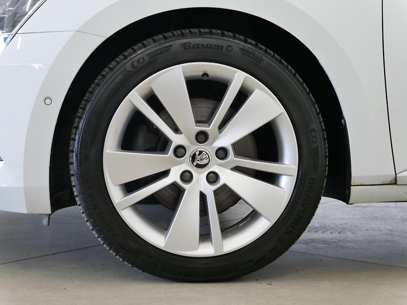 Škoda Superb - fotka 10 z 29