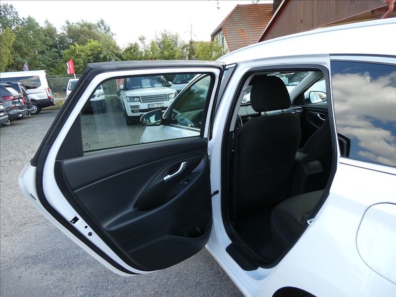 Hyundai i30 1,0 T-GDi 88kW Smart,ČR,naviga - fotka 21 z 43