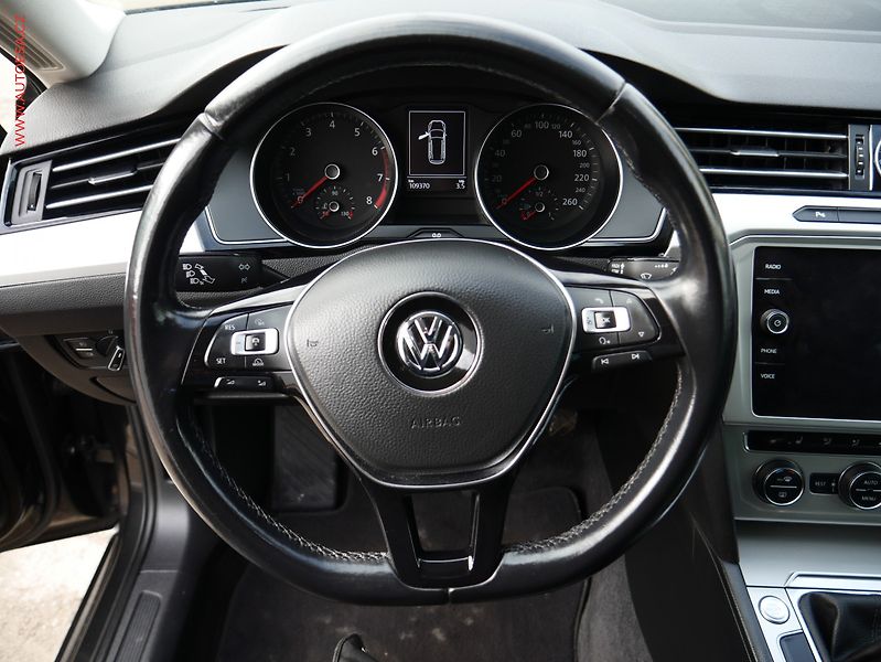Volkswagen Passat (2017) 1.4 TSi, Comfortline, navi - fotka 16 z 19