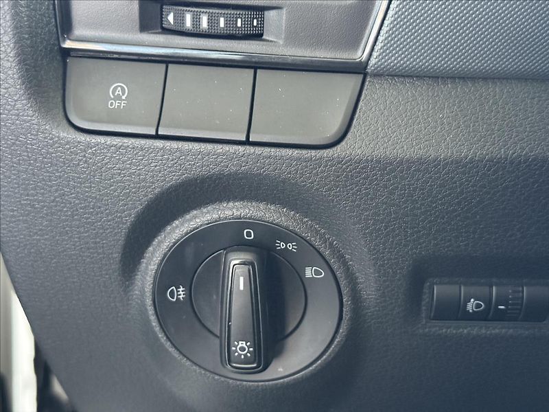 Škoda Fabia 1,0   TSI 70kW,SERVISKA - fotka 11 z 23