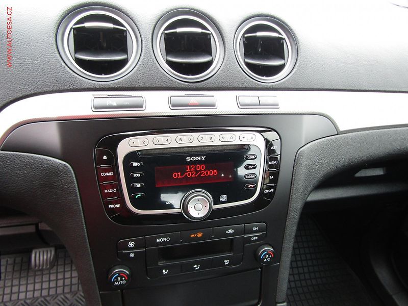 Ford S-MAX (2012) 2.0TDCi, autoAC, temp - fotka 14 z 18