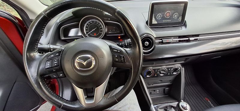 Mazda 2 1.5 66 KW výbava - fotka 28 z 41