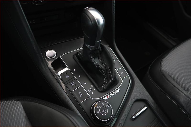 Volkswagen Tiguan (2017) R-Line 2.0 TDI, 4X4, Automat - fotka 15 z 18