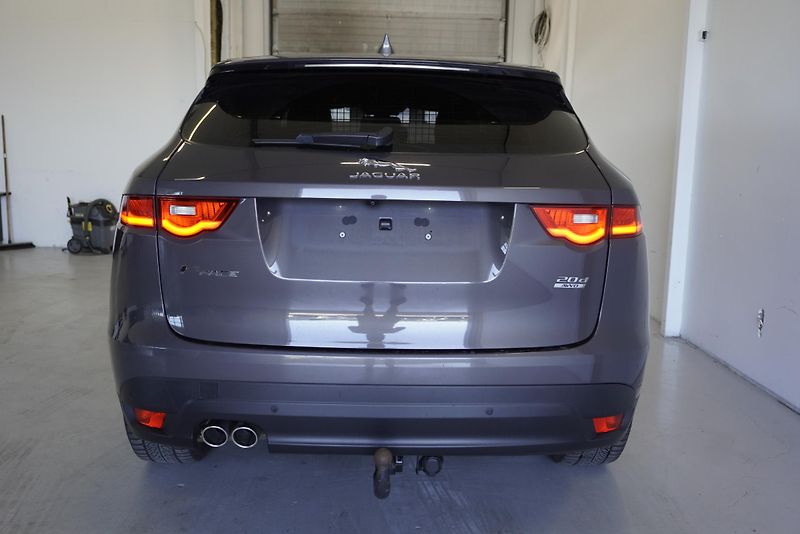 Jaguar F-Pace 2.0D 132kW PRESTIGE - fotka 6 z 28
