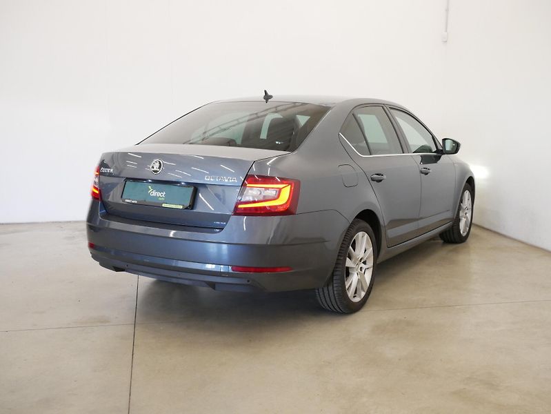 Škoda Octavia - fotka 2 z 27