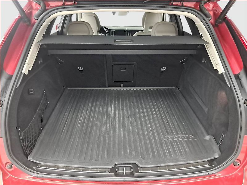 Volvo XC60 (2018) D4 AWD - fotka 14 z 24