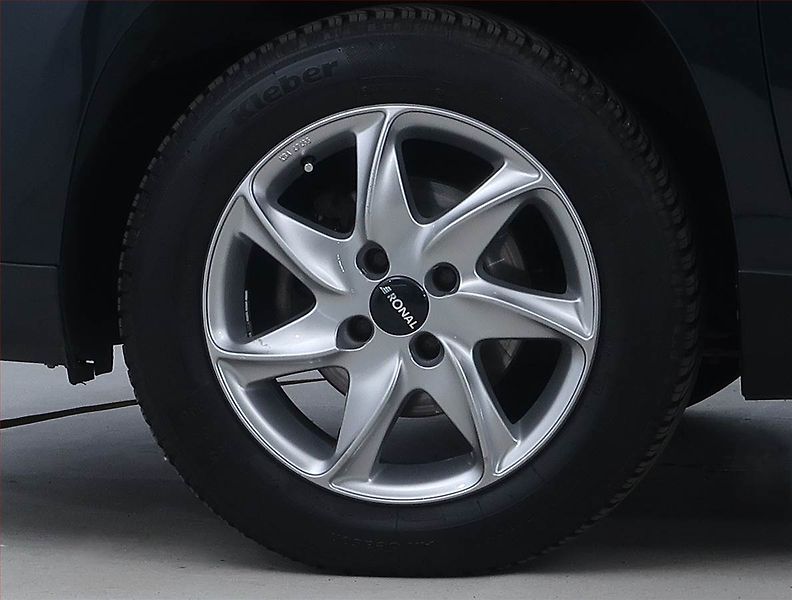 Peugeot 2008 (2018) Active Pack 1.2 PureTech - fotka 14 z 18