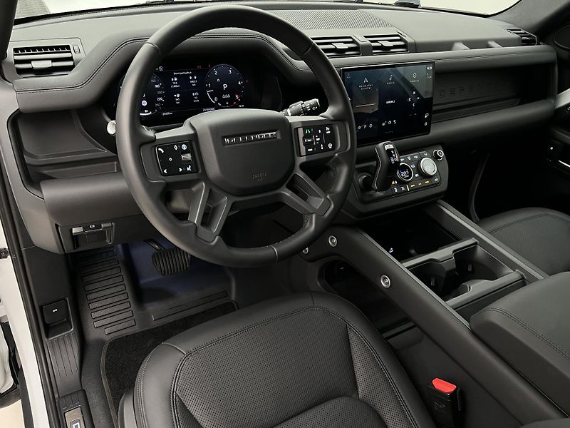 Land Rover Defender 110 D300 X-DYNAMIC SE AWD AUT  - fotka 4 z 43