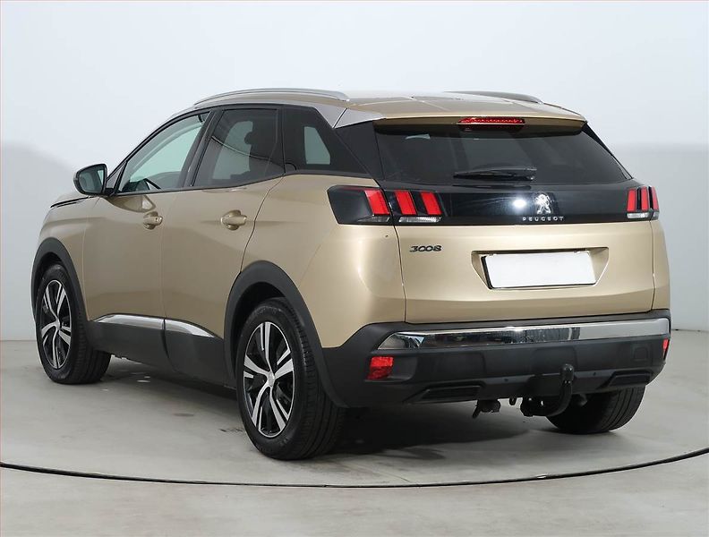 Peugeot 3008 (2018) Allure 1.6 BlueHDi, Automat - fotka 4 z 21