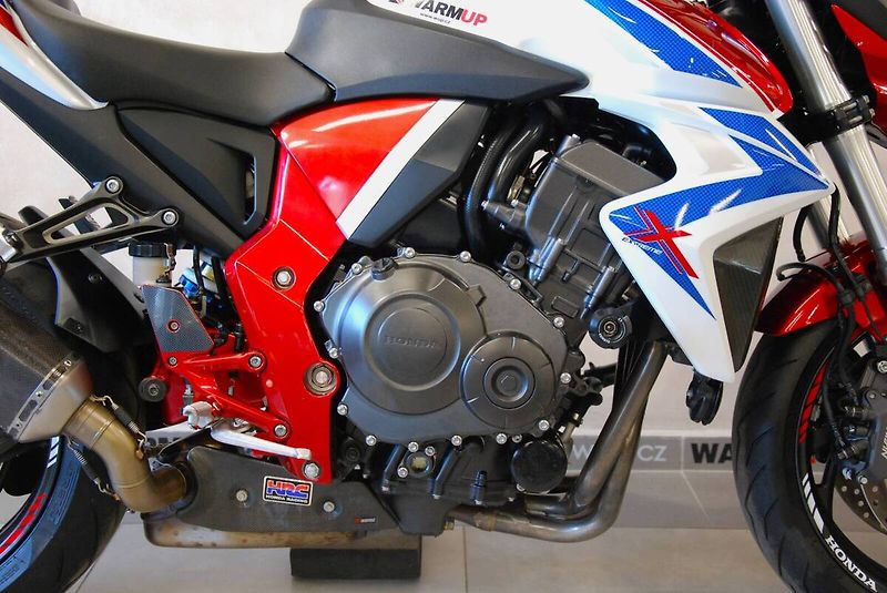 Honda CB 1000 R (2014) krásný stav, akrapovič - fotka 8 z 20