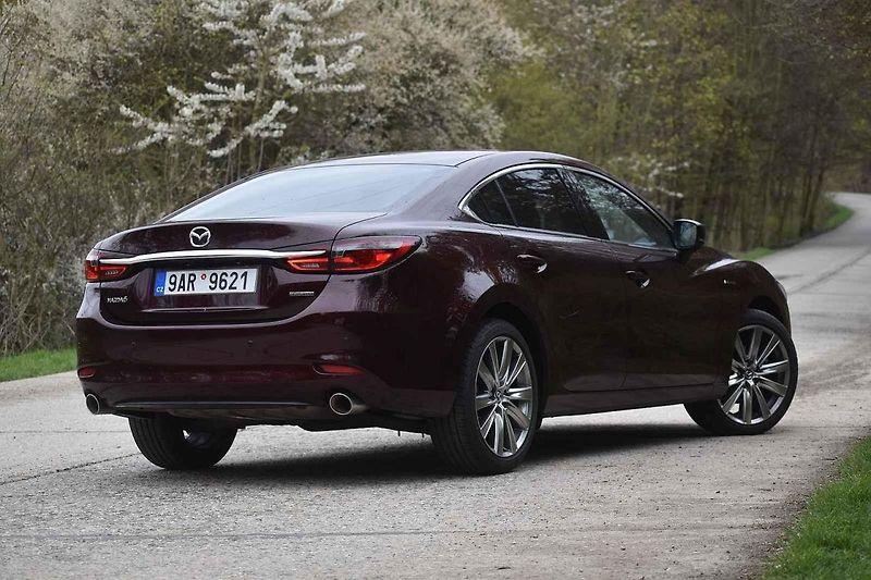 Mazda 6 se v současné generaci vyrábí již přes deset let. Stáří na ní vidět není