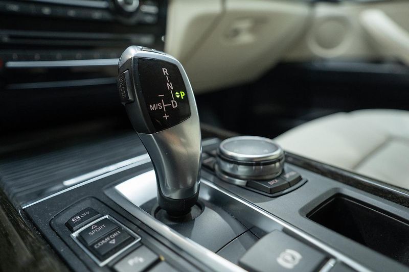 BMW X5 40e 2.0 180 kW xDrive - fotka 17 z 49