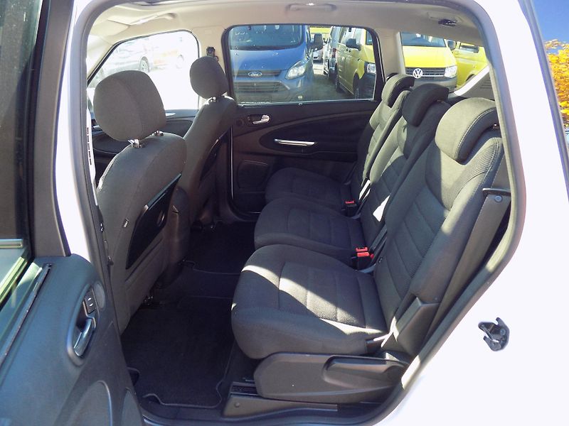 Ford S-MAX 2,0  TDCI 103KW TITAN FACELIFT - fotka 20 z 47