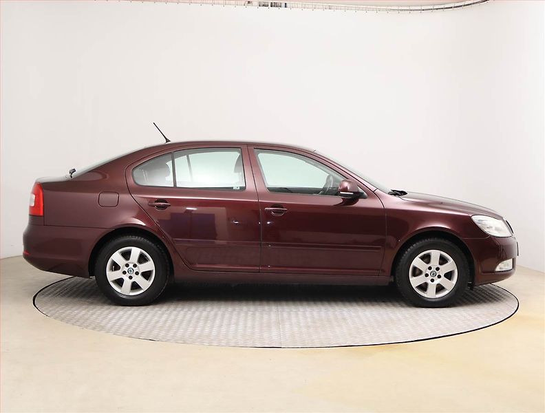Škoda Octavia (2011) 2.0 TDI, Automat, nová STK - fotka 6 z 17