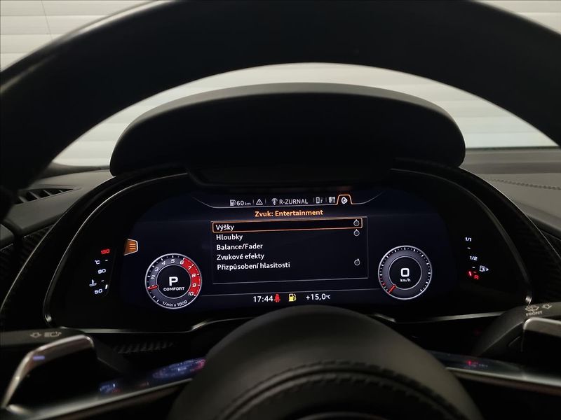 Audi R8 5,2 FSI V10 plus QUATTRO Ceram - fotka 19 z 41