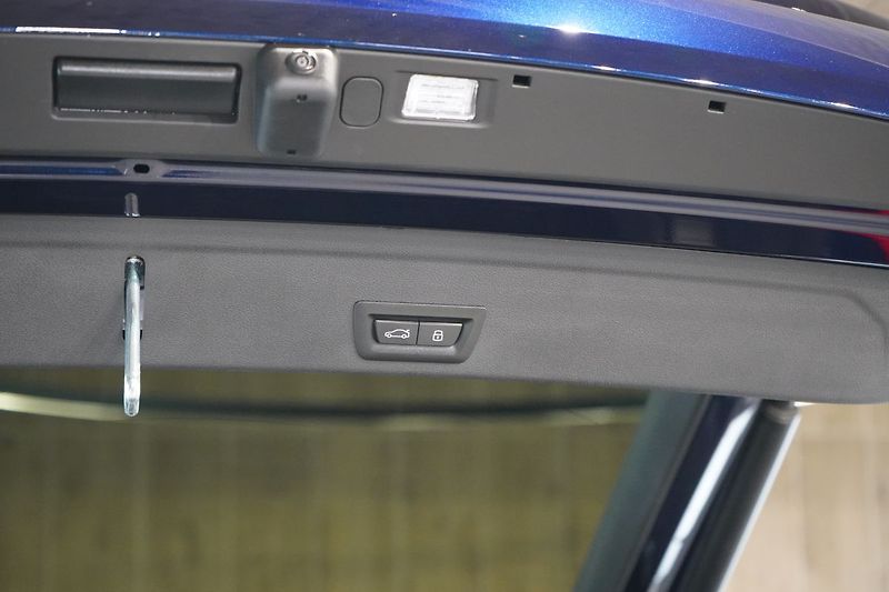 BMW X6 30d xDrive, Vzudch, Masáž - fotka 15 z 47