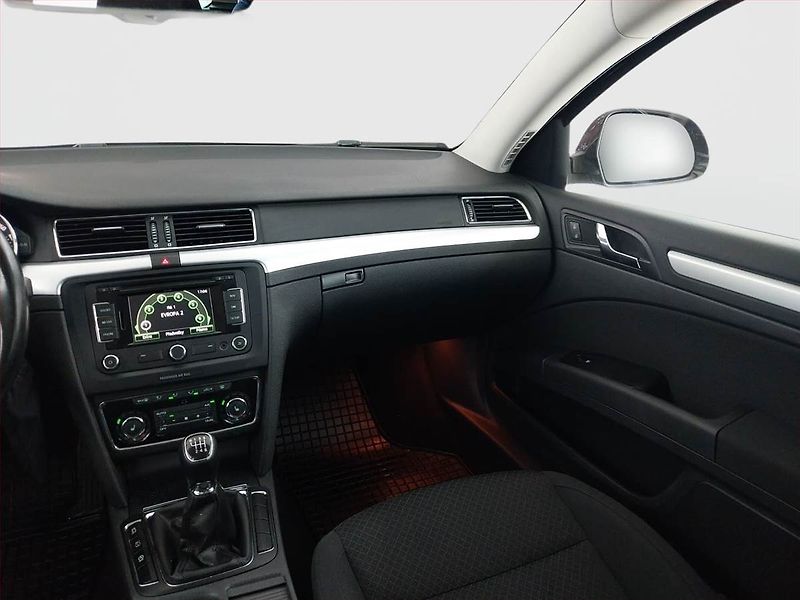 Škoda Superb (2015) Comfort 2.0 TDI, Navi, Xenony - fotka 8 z 21