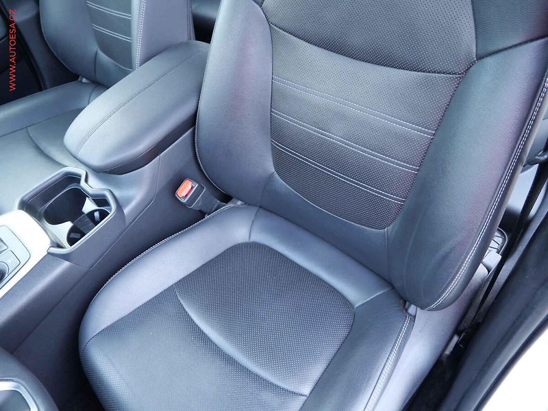 Toyota RAV4 (2020) 2.5HYBRID 4x4, ČR, servis - fotka 9 z 25