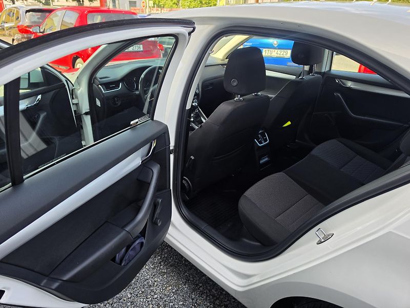 Škoda Octavia 1.6 TDI Vyhřev sedadel  - fotka 7 z 20
