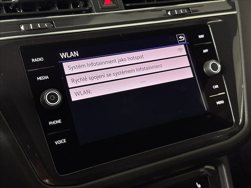 Volkswagen Tiguan Allspace 2,0 TDi  DSG 4x4 R-Line Kessy - fotka 35 z 46