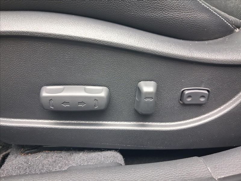 Hyundai i30 1,6 GDI AT Weekend PANORAMA - fotka 9 z 19