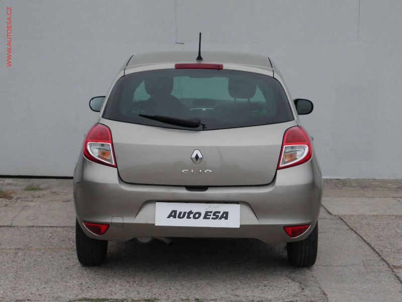 Renault Clio (2012) 1.2 16V, ČR, AC, tempo - fotka 5 z 15