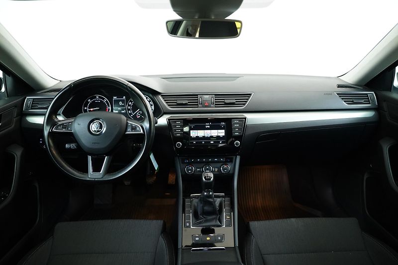 Škoda Superb - fotka 5 z 25