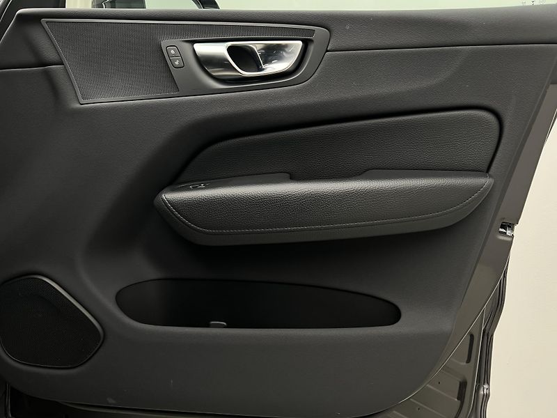 Volvo XC60 B4 INSCRIPTION AUT  - fotka 40 z 40