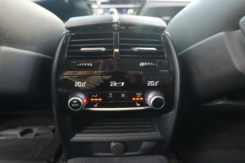 BMW Řada 5 530xD Aktiv.Podvozek TopVýbava - fotka 23 z 48