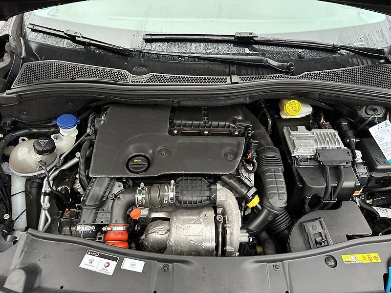 Peugeot 2008 (2017) Allure 1.6Hdi 88kw - fotka 15 z 24