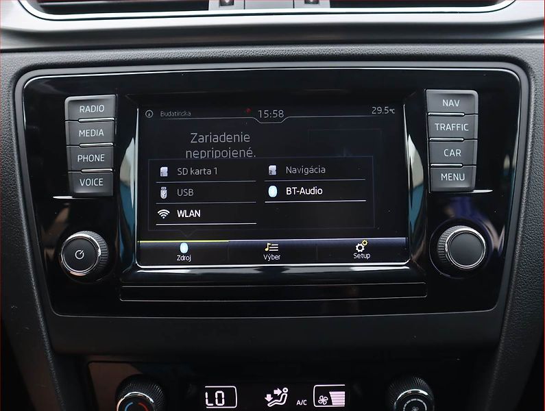 Škoda Rapid (2018) 1.2 TSI, Navi, Bi-Xenony - fotka 17 z 20