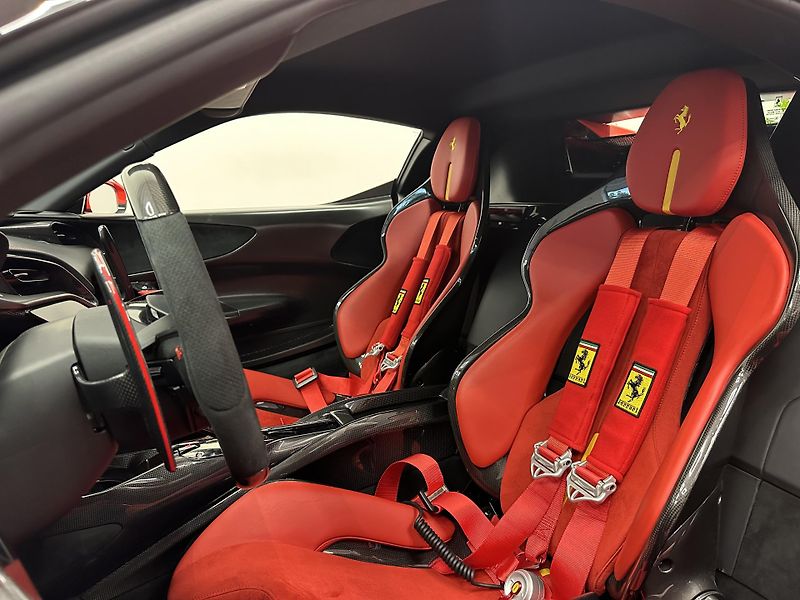 Ferrari SF90 (2023) A.F.* FULL CARBON*ZÁRUKA*TOP!  - fotka 7 z 12