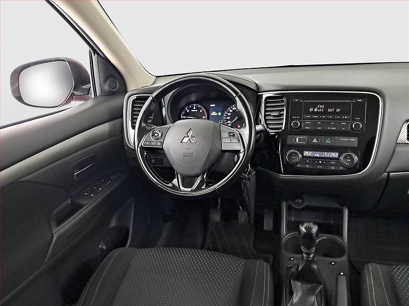 Mitsubishi Outlander (2016) 2.2 DI-D, 4X4, ČR,1.maj - fotka 7 z 14
