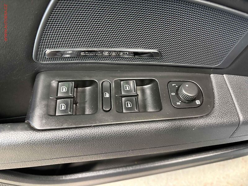 Škoda Superb (2013) 2.0 TDi, Elegance, DSG, +ALU - fotka 12 z 17