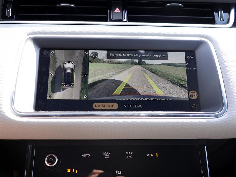Land Rover Range Rover Evoque 2,0 R-Dynamic 4WD 120kW - fotka 17 z 33