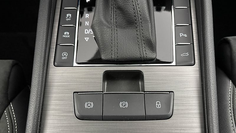 Škoda Superb 2.0 TDI DSG 4x4 Style Combi - fotka 25 z 30