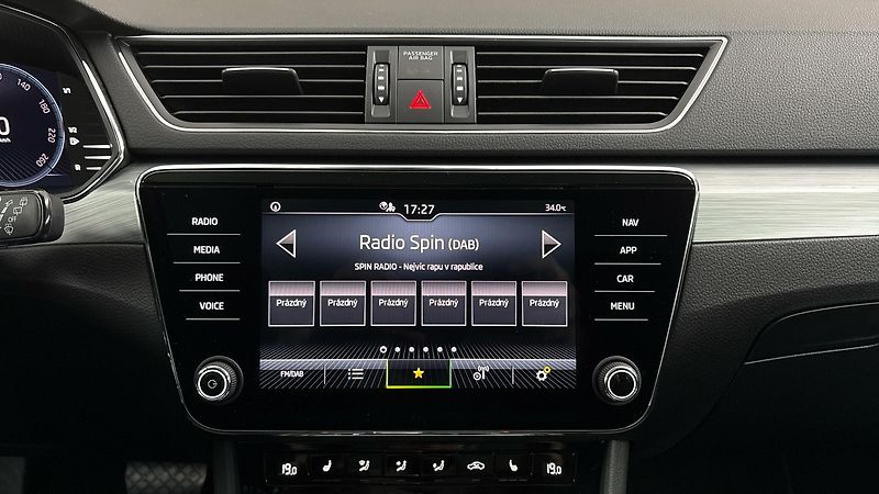 Škoda Superb 2.0 TDI DSG Ambition Combi - fotka 11 z 29