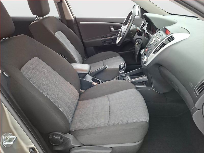 Kia Ceed (2012) 1.4 CVVT, Tempomat - fotka 9 z 14