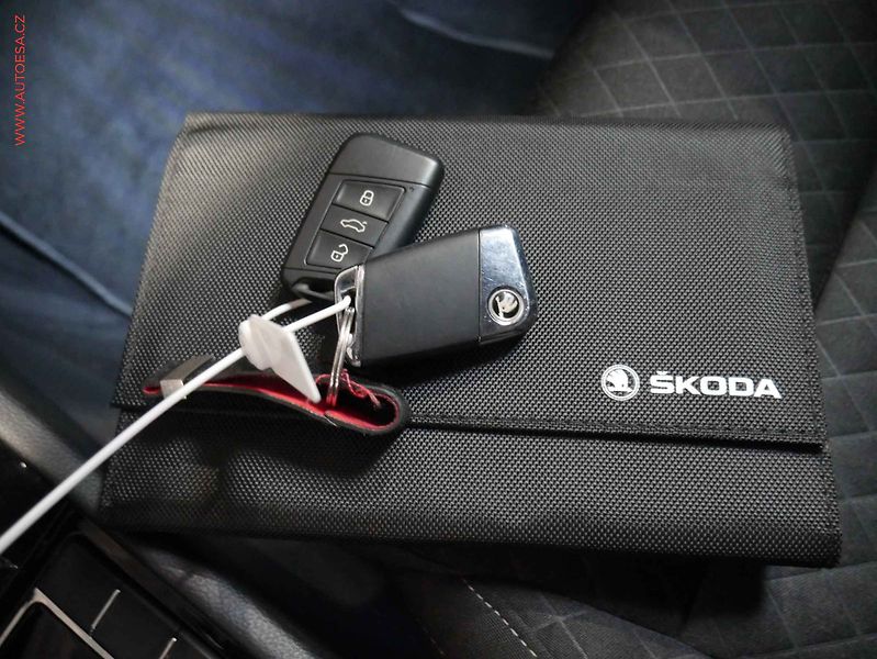 Škoda Superb (2017) 2.0 TDi, ČR, Style, DSG - fotka 23 z 23