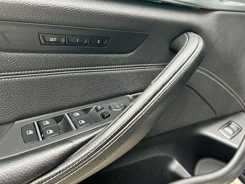 BMW Řada 5 520D XDRIVE, 1. majitel - fotka 21 z 33