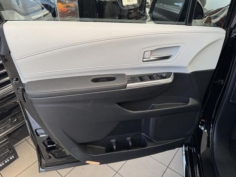 Toyota Sienna XSE 2,5 HEV AWD - fotka 9 z 46