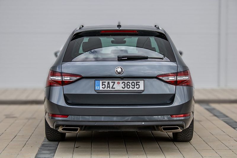 Škoda Superb Laurin Klement - fotka 5 z 44