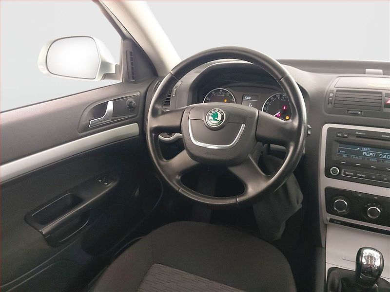 Škoda Octavia (2010) Ambiente 1.2 TSI, Serv.kniha - fotka 7 z 19