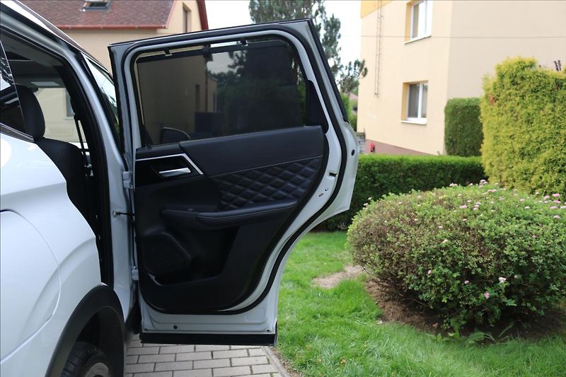 Mitsubishi Outlander 2,4 PHEV, 7míst, Tažné - fotka 38 z 56