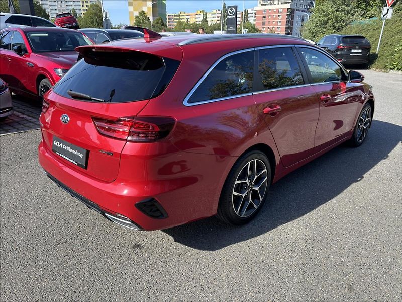Kia Ceed 1,5 TGDi GT Line 1.ČR TAŽNÉ - fotka 5 z 47