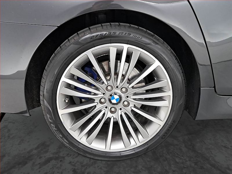 BMW Řada 5 (2011) M Paket 530d xDrive, 4X4 - fotka 15 z 24