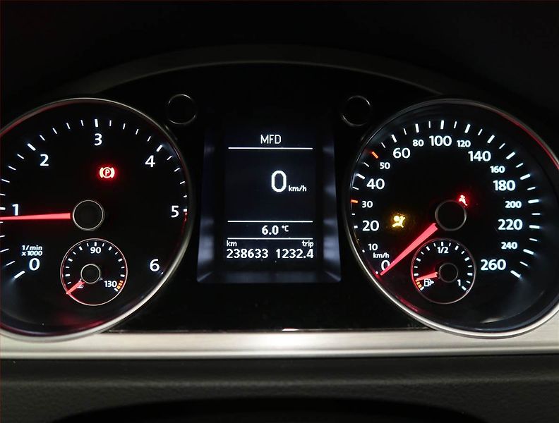 Volkswagen Passat (2011) 2.0 TDI, Tempomat - fotka 11 z 12