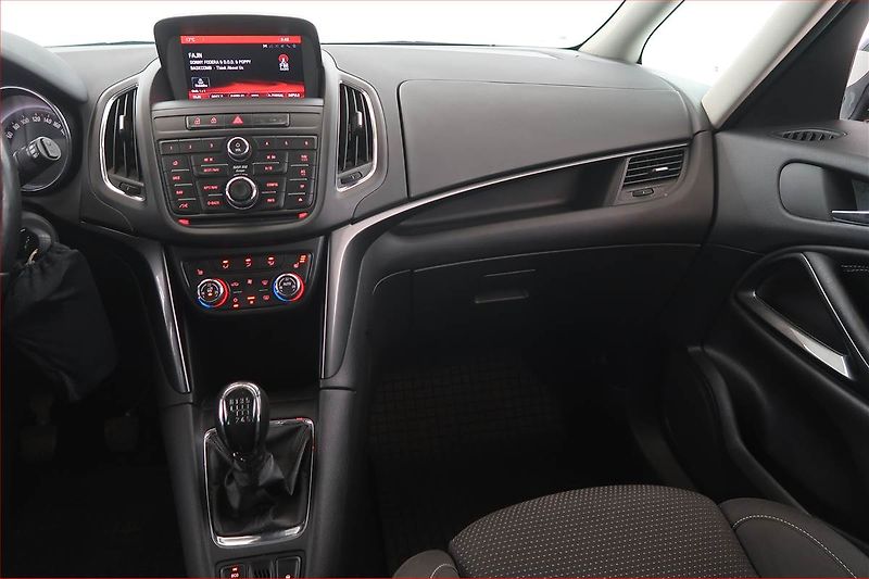 Opel Zafira (2015) 2.0 BiCDTI, 7 míst, Navi - fotka 8 z 19